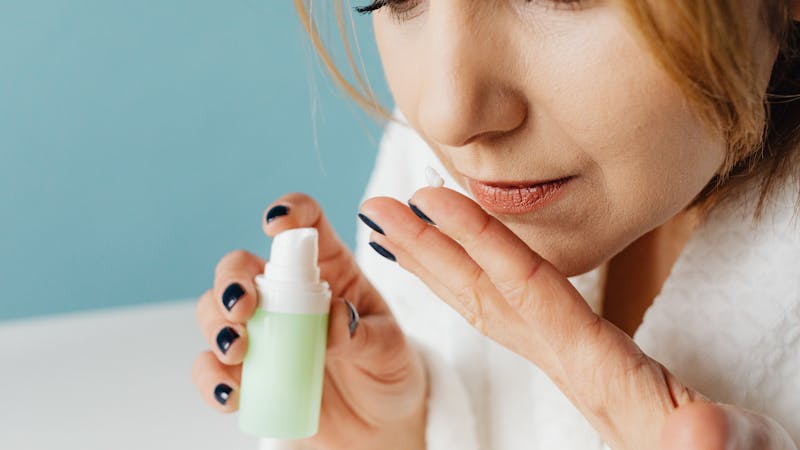 Illustratie bij Gezichtsmassage: Technieken, Voordelen en Hoe Je Het Zelf Doet
