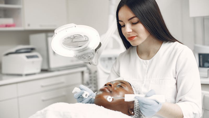 Illustratie bij Vitamine C Serum: Complete Gids voor een Stralende, Jongere Huid