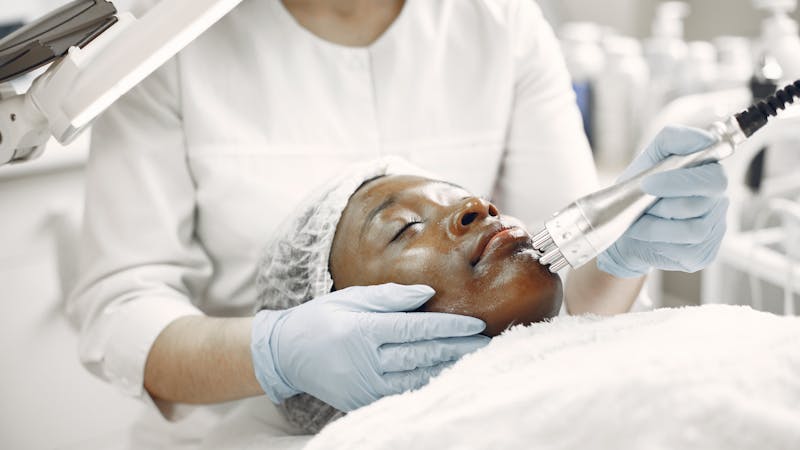 Illustratie bij Vitamine C Serum: Complete Gids voor een Stralende, Jongere Huid